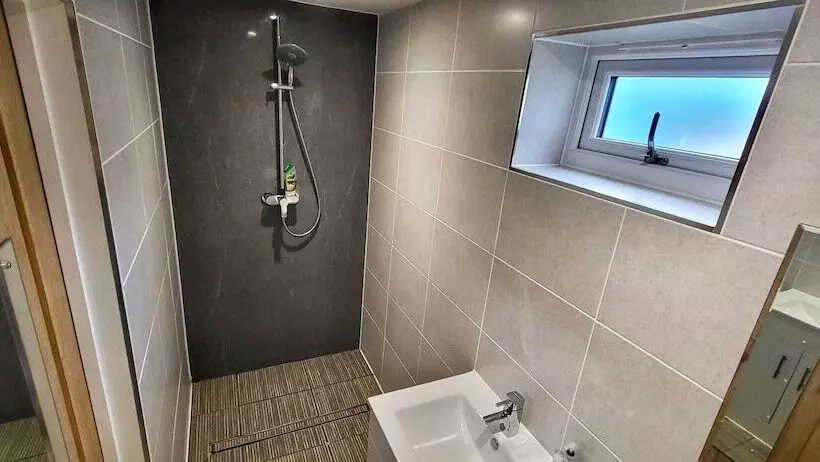 Deepcut Lodge Bed & Breakfast