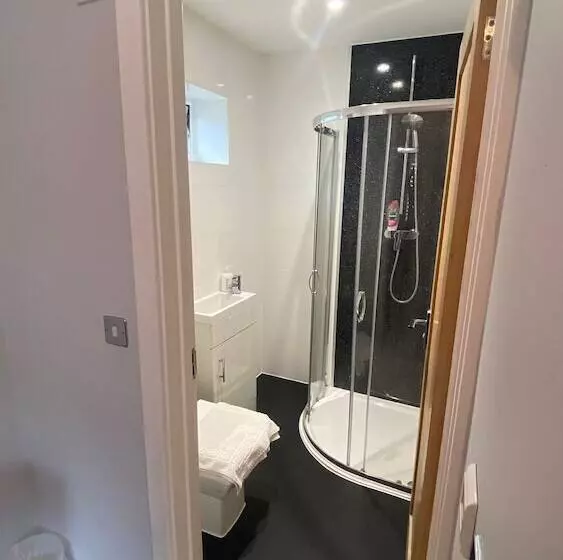 Deepcut Lodge Bed & Breakfast