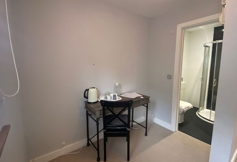 Deepcut Lodge Bed & Breakfast