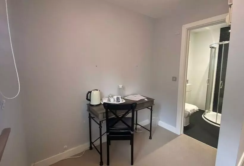 Deepcut Lodge Bed & Breakfast