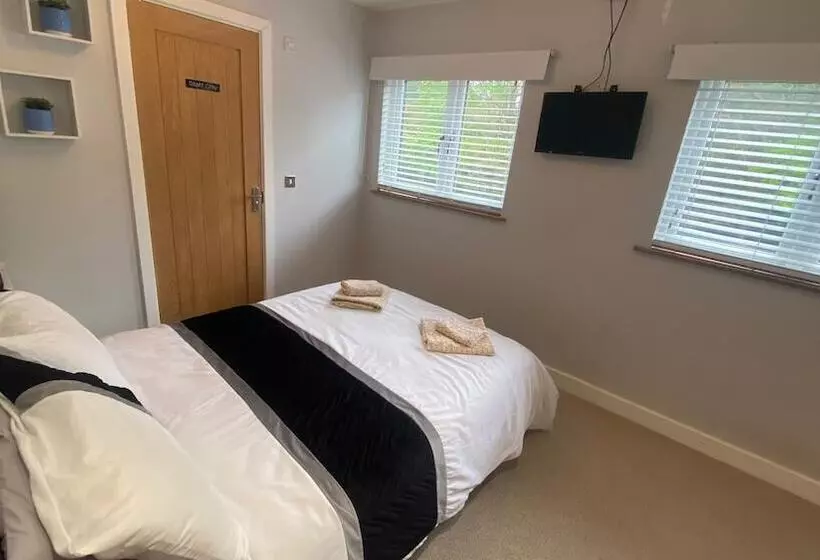 Deepcut Lodge Bed & Breakfast