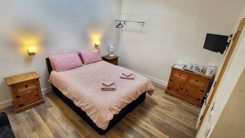 Deepcut Lodge Bed & Breakfast