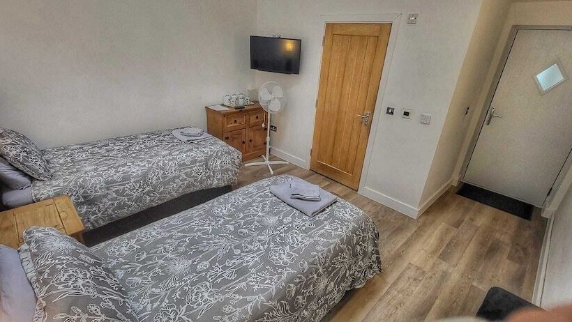 Deepcut Lodge Bed & Breakfast