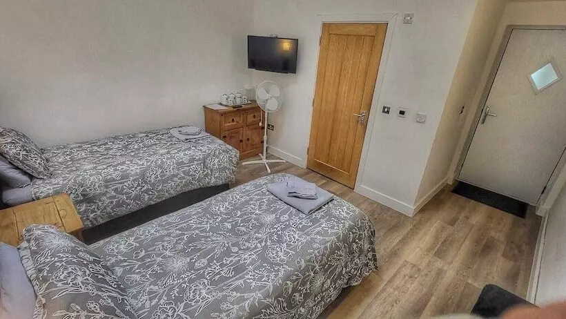 Deepcut Lodge Bed & Breakfast