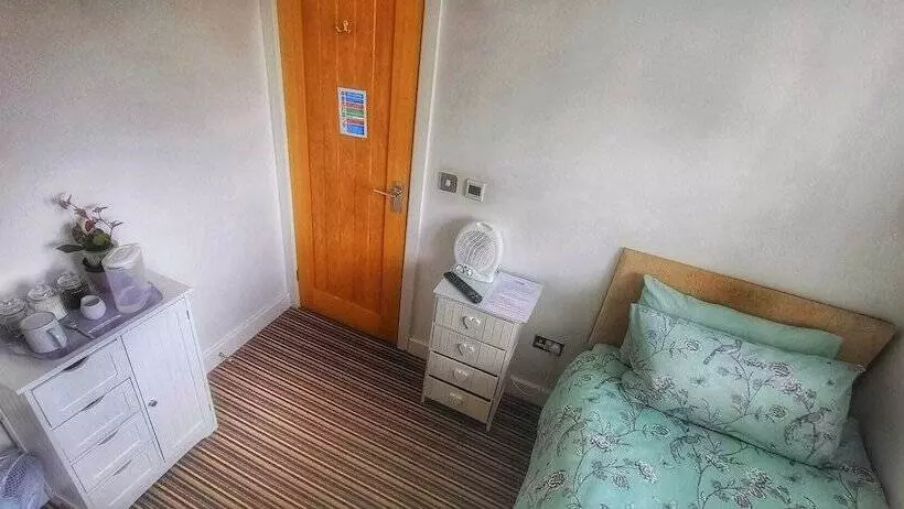 Deepcut Lodge Bed & Breakfast