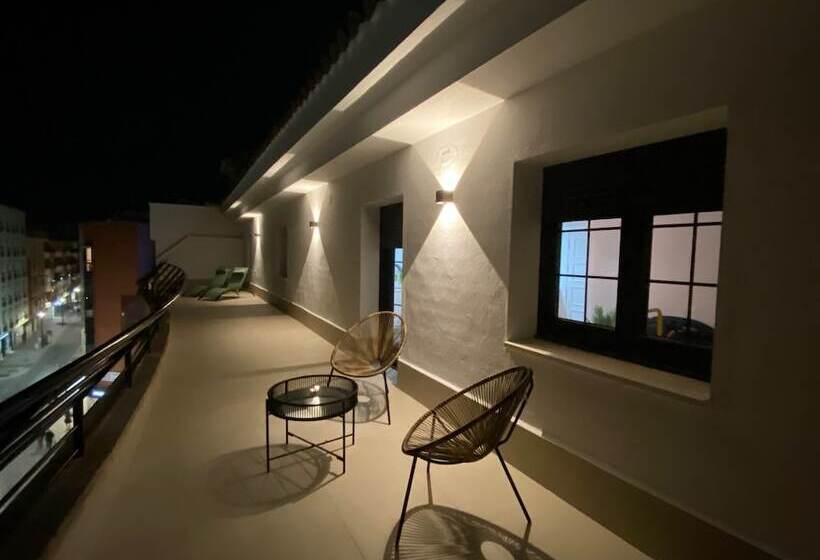 فندق El Balcón De La Reina Suites