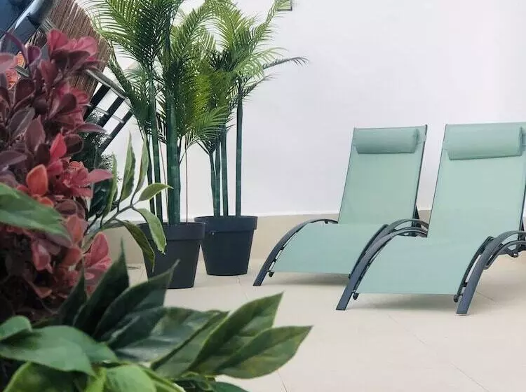 هتل El Balcón De La Reina Suites