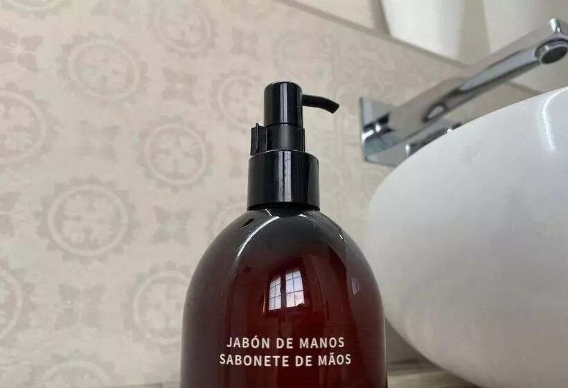 هتل El Balcón De La Reina Suites