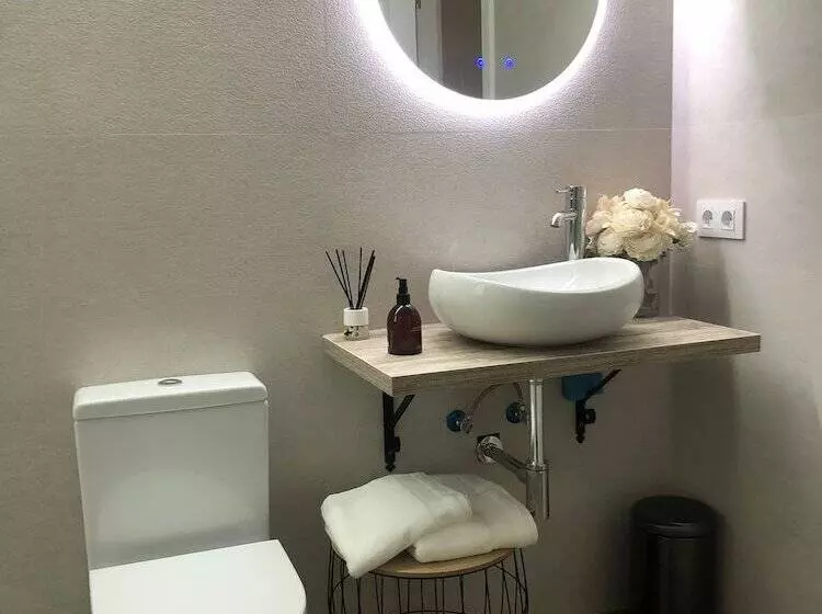 هتل El Balcón De La Reina Suites