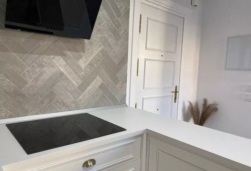 هتل El Balcón De La Reina Suites