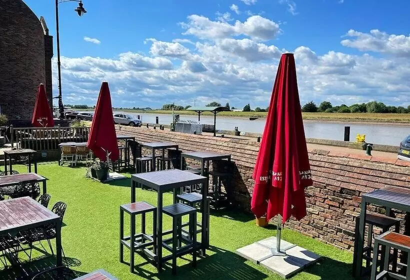 Hotelli The Bank House