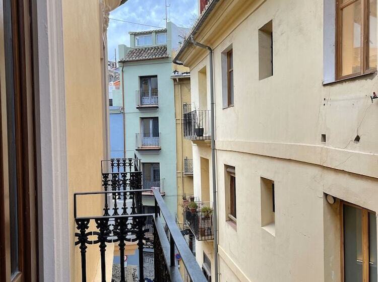 هتل The Valentia Corretgería