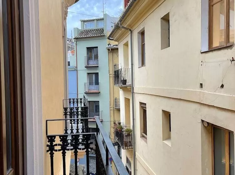 هتل The Valentia Corretgería