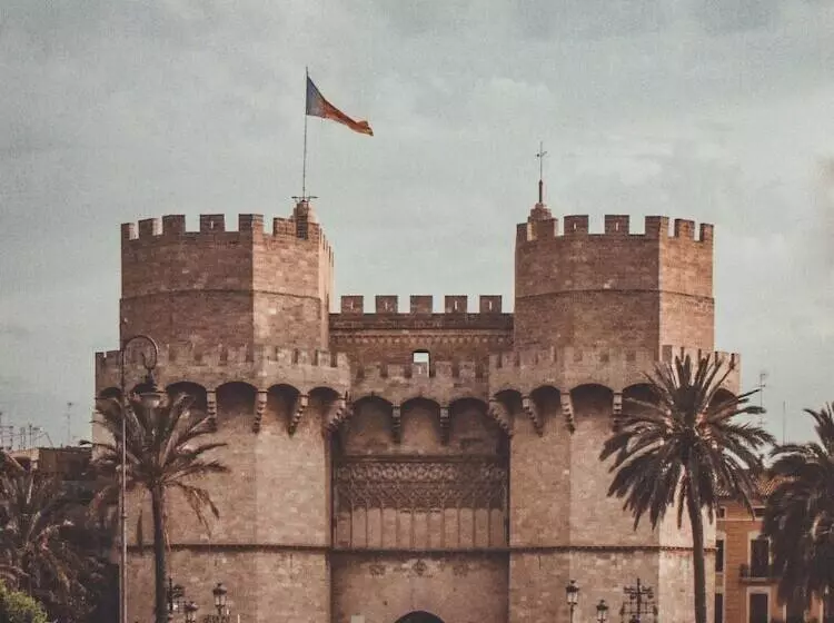 هتل The Valentia Corretgería