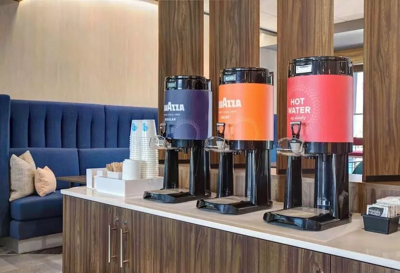 Hotelli Tru By Hilton Toronto Airport West