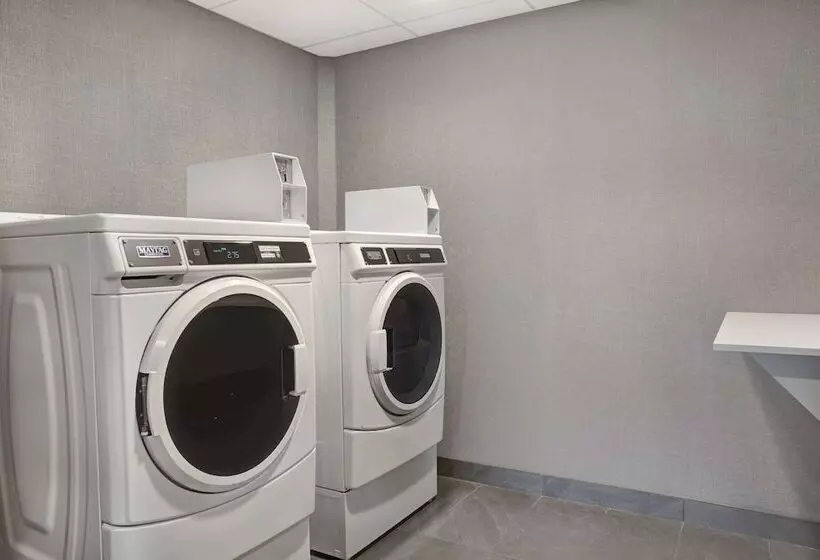 Hotelli Tru By Hilton Toronto Airport West