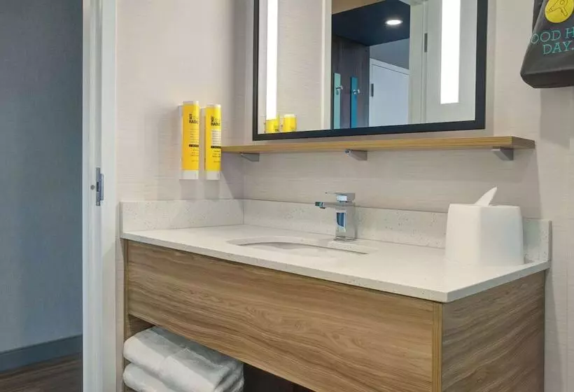 Hotelli Tru By Hilton Toronto Airport West