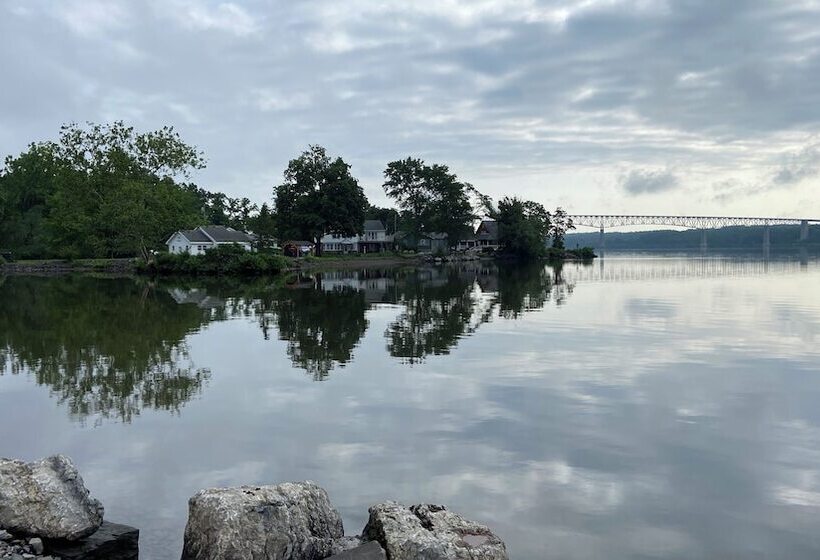 Hudson Valley 9w Motel