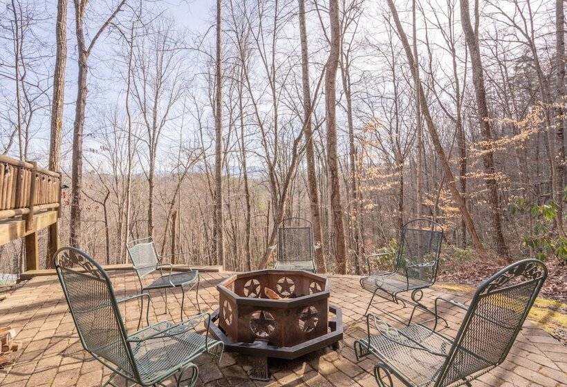 Moonshine Ridge Cabin With Hot Tub And Fire Pit