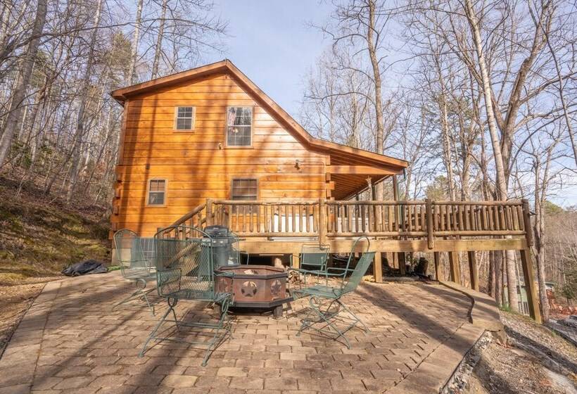 Moonshine Ridge Cabin With Hot Tub And Fire Pit