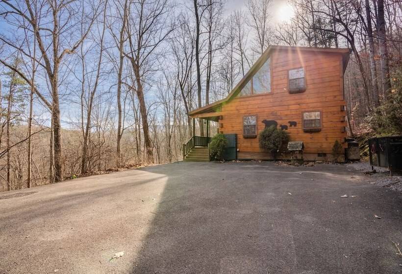 Moonshine Ridge Cabin With Hot Tub And Fire Pit
