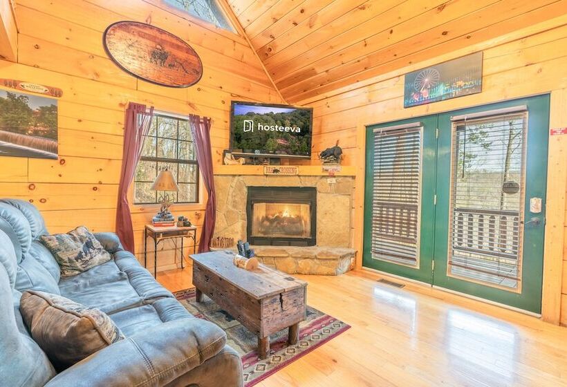 Moonshine Ridge Cabin With Hot Tub And Fire Pit