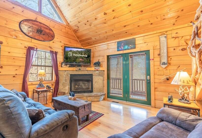 Moonshine Ridge Cabin With Hot Tub And Fire Pit