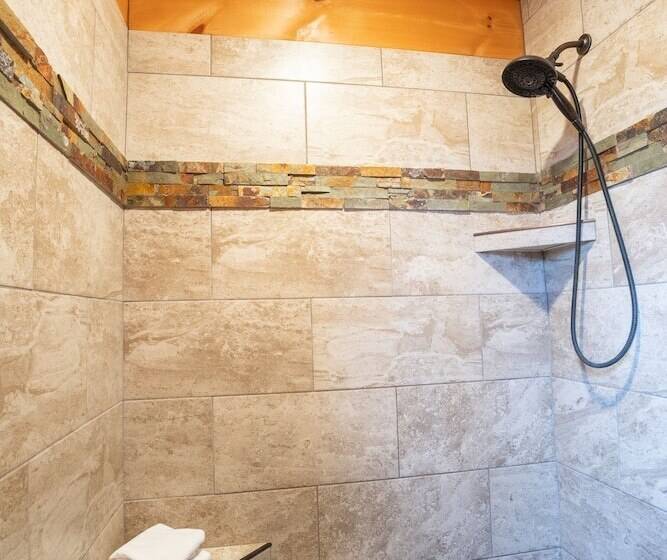 Moonshine Ridge Cabin With Hot Tub And Fire Pit