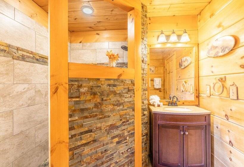 Moonshine Ridge Cabin With Hot Tub And Fire Pit