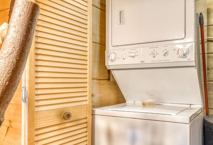 Moonshine Ridge Cabin With Hot Tub And Fire Pit