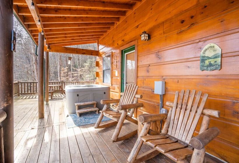 Moonshine Ridge Cabin With Hot Tub And Fire Pit
