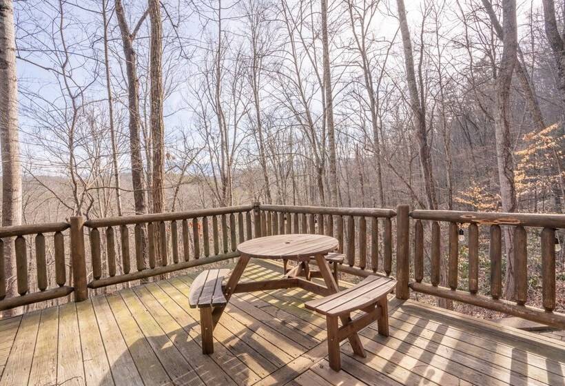 Moonshine Ridge Cabin With Hot Tub And Fire Pit