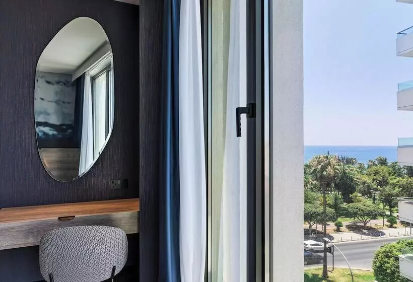 Nyx Hotel Limassol By Leonardo Hotels