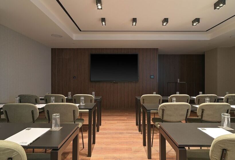 Nyx Hotel Limassol By Leonardo Hotels