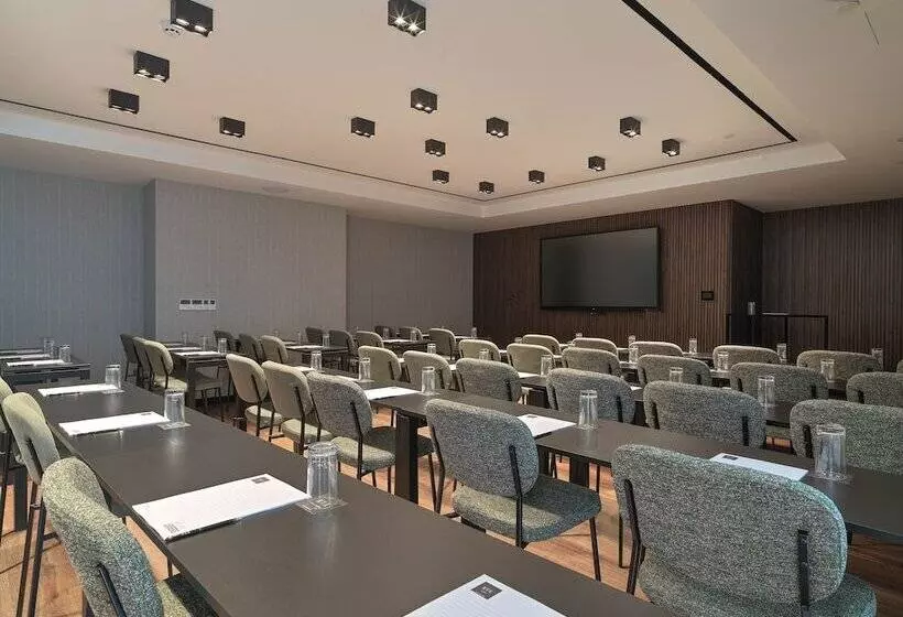 Nyx Hotel Limassol By Leonardo Hotels