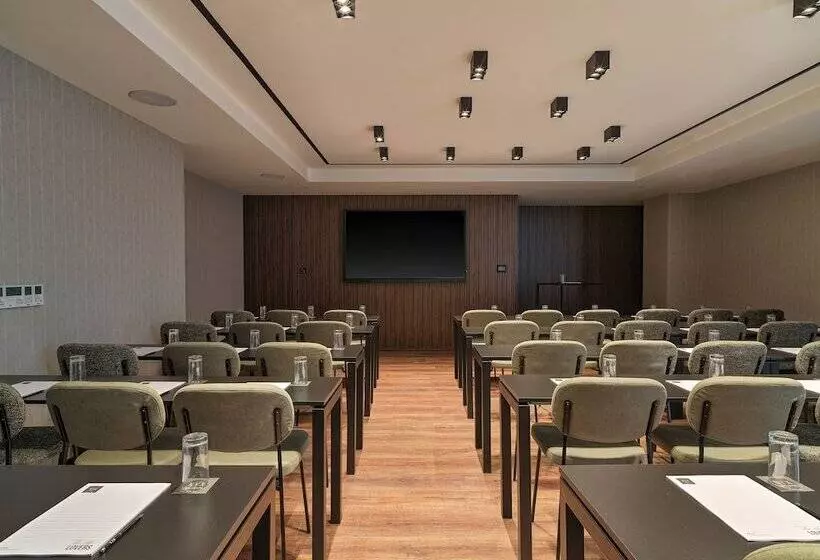 Nyx Hotel Limassol By Leonardo Hotels