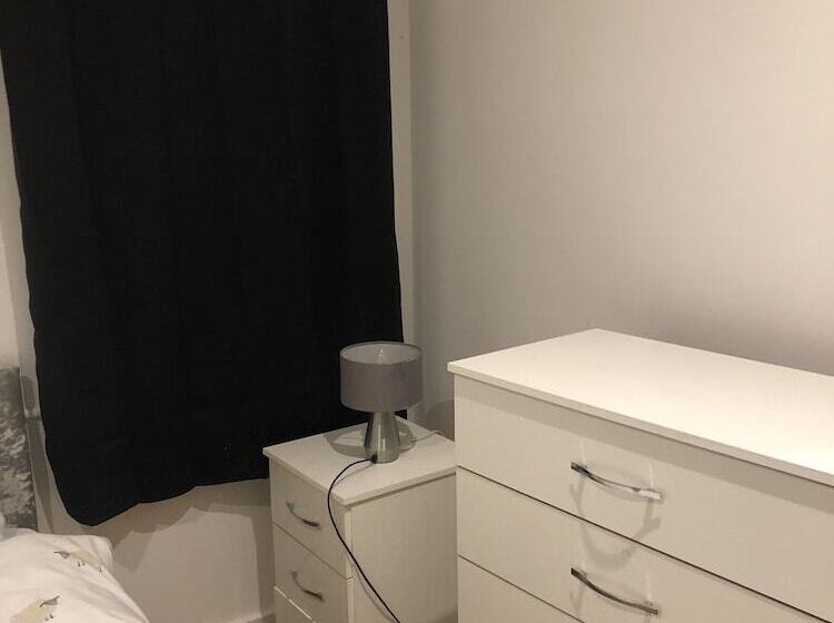 إقامة Captivating 1 Bed Apartment In Southampton