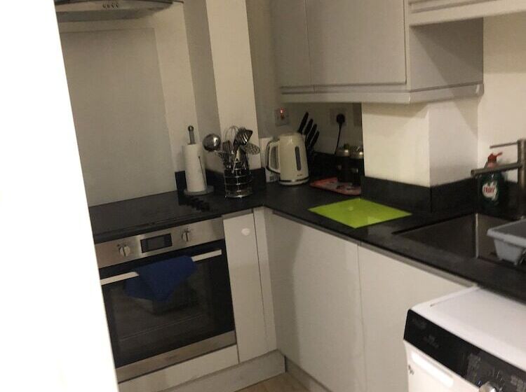 إقامة Captivating 1 Bed Apartment In Southampton