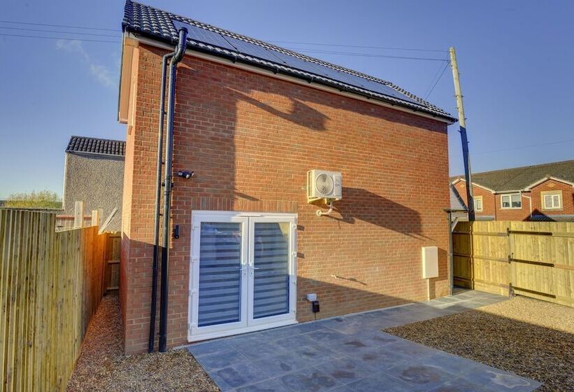 إقامة Modern 2br House & Private Parking & Kid Friendly