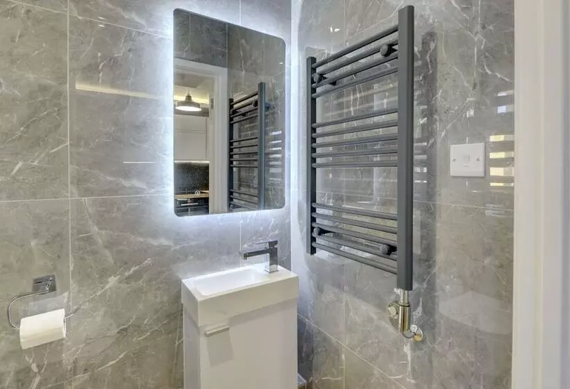 レジデンス Modern 2br House & Private Parking & Kid Friendly