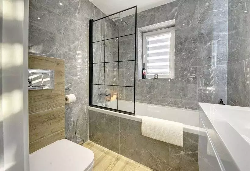 レジデンス Modern 2br House & Private Parking & Kid Friendly