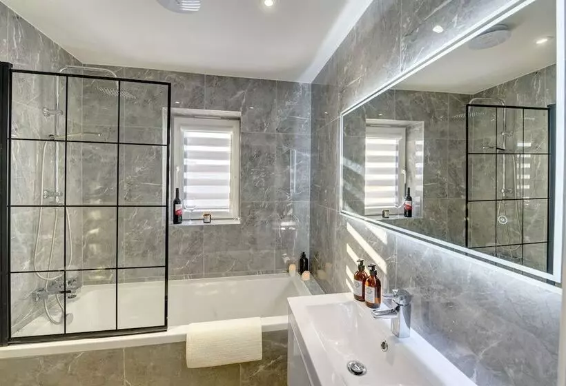 レジデンス Modern 2br House & Private Parking & Kid Friendly