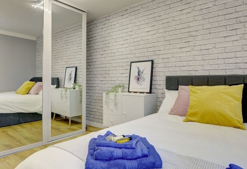 إقامة Modern 2br House & Private Parking & Kid Friendly