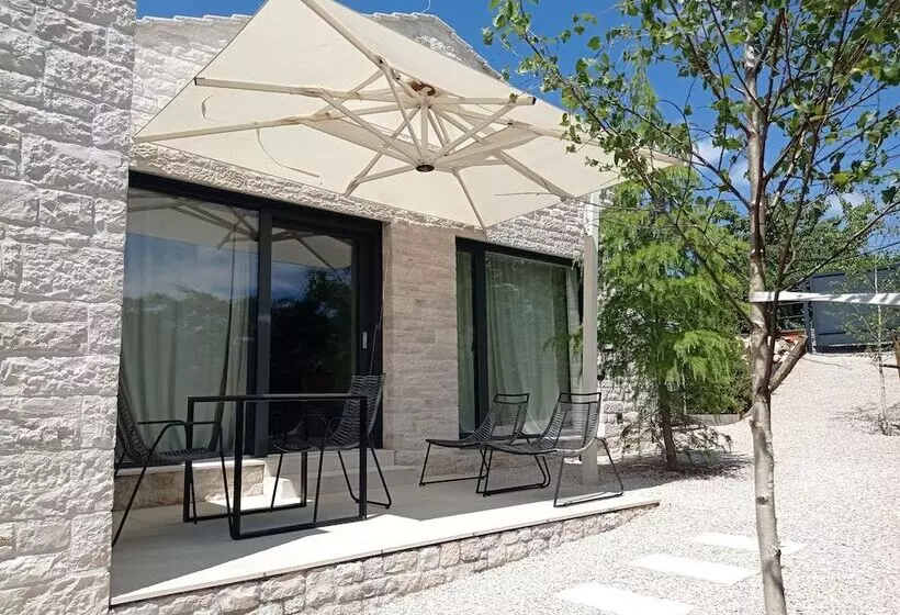 レジデンス Remarkable 2 Bed House In Zrenj