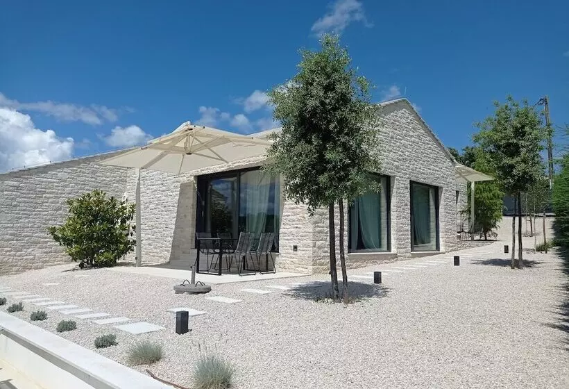 レジデンス Remarkable 2 Bed House In Zrenj