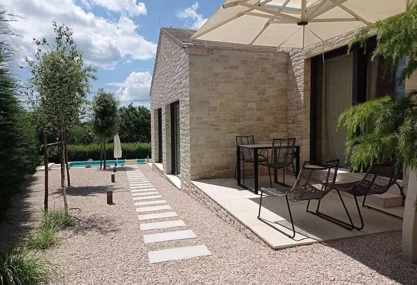 レジデンス Remarkable 2 Bed House In Zrenj