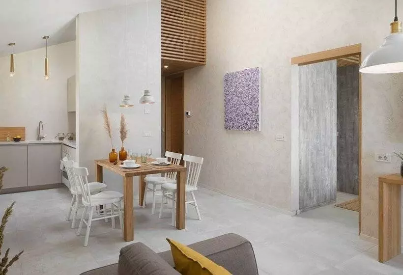 レジデンス Remarkable 2 Bed House In Zrenj