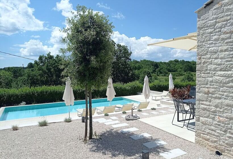 레지던스 Remarkable 2 Bed House In Zrenj