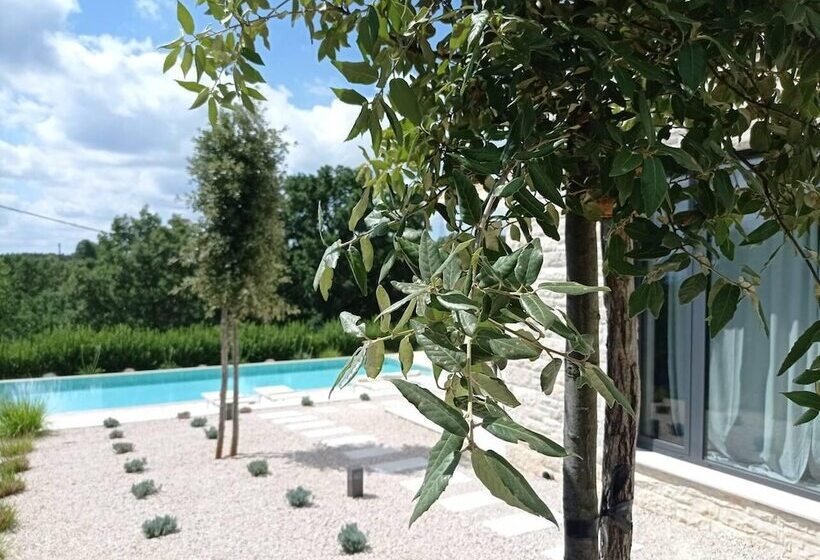 레지던스 Remarkable 2 Bed House In Zrenj