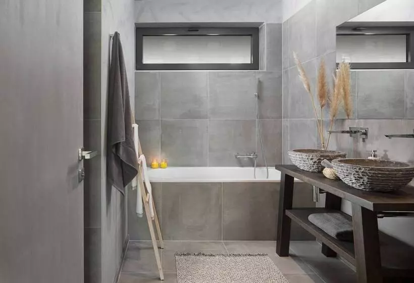 レジデンス Remarkable 2 Bed House In Zrenj